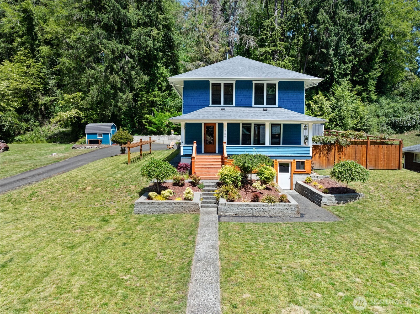 709 Grand Avenue