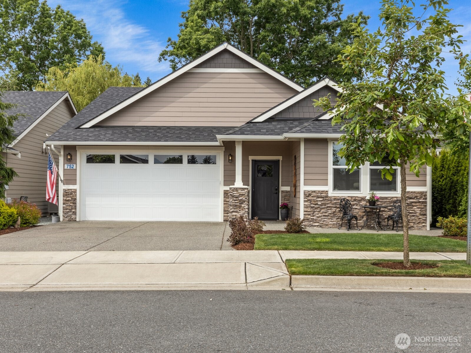 752 Parkland Loop Property Photo 1