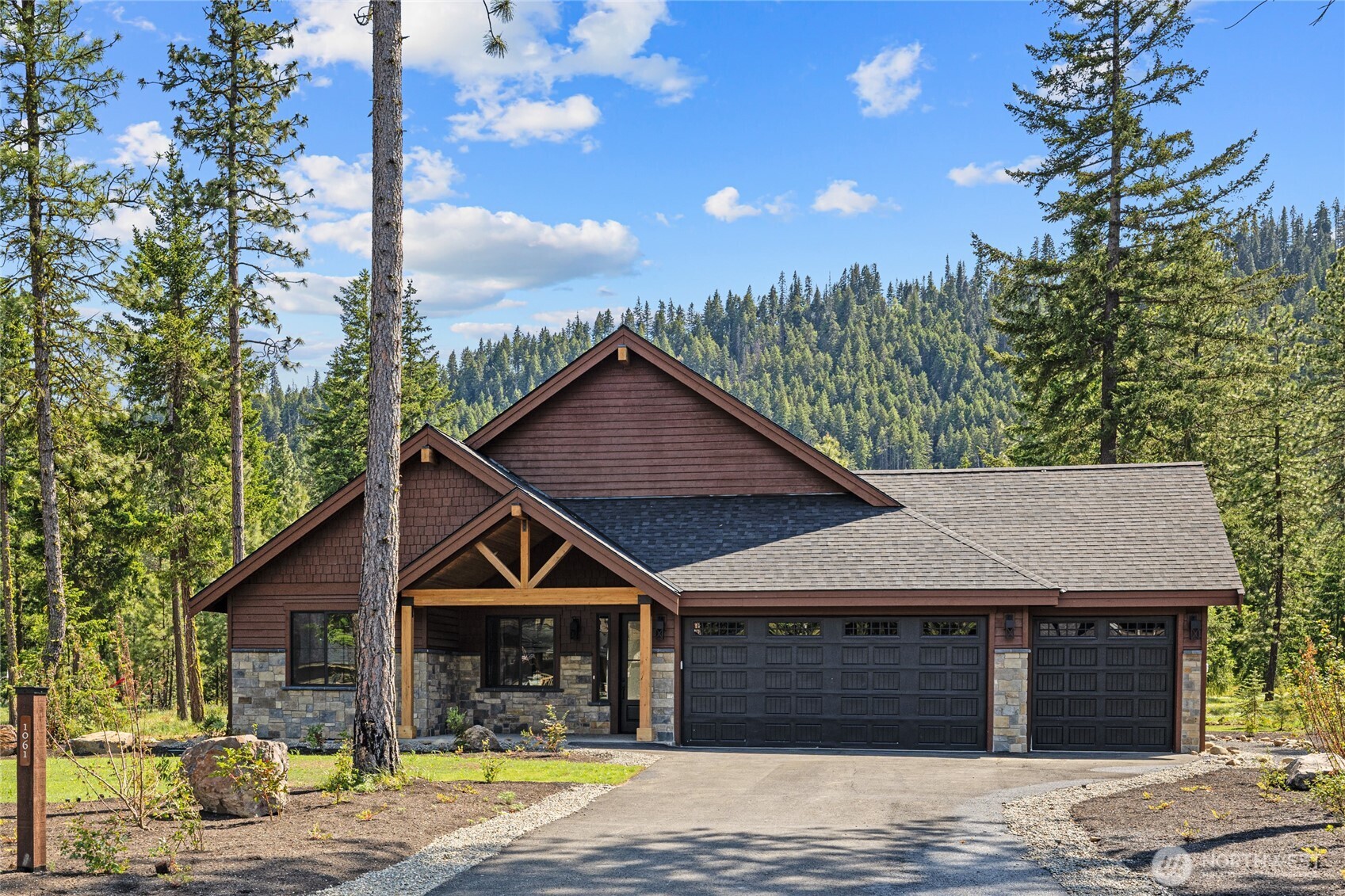 1061 Domerie Park Loop Property Photo 4