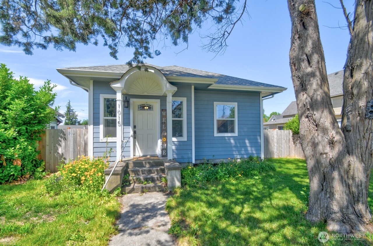 1015 N Pearl Street Property Photo 2