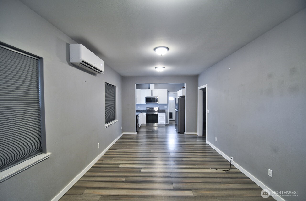1015 N Pearl Street Property Photo 3