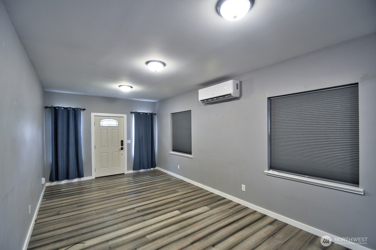 1015 N Pearl Street Property Photo 4