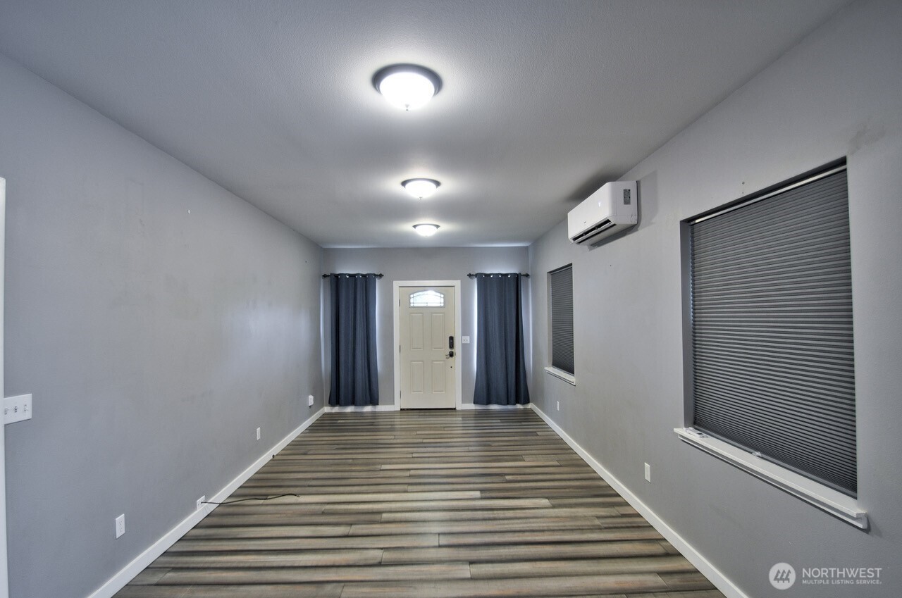 1015 N Pearl Street Property Photo 5