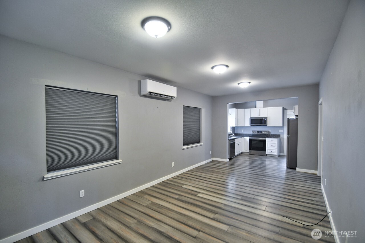 1015 N Pearl Street Property Photo 6