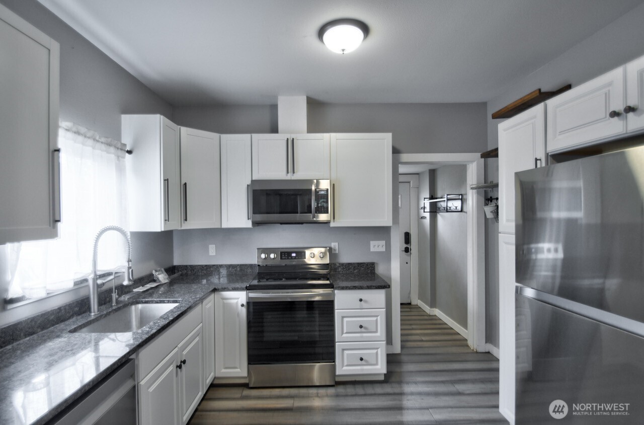 1015 N Pearl Street Property Photo 7