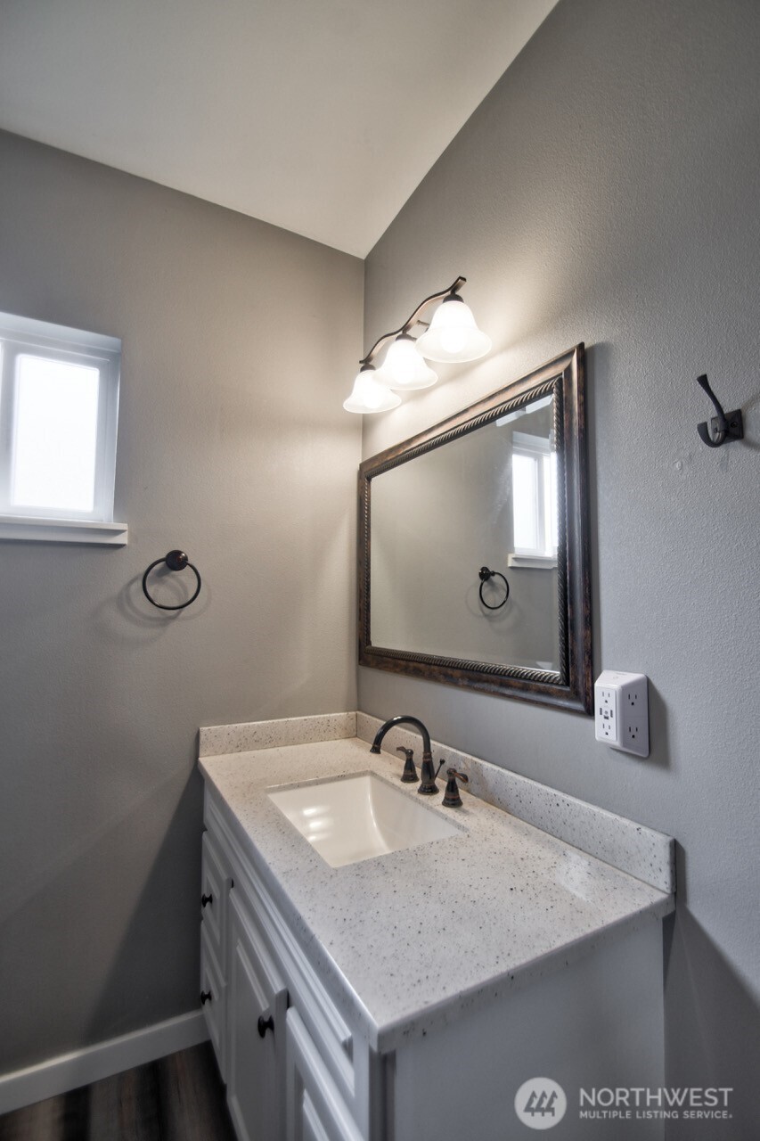 1015 N Pearl Street Property Photo 13