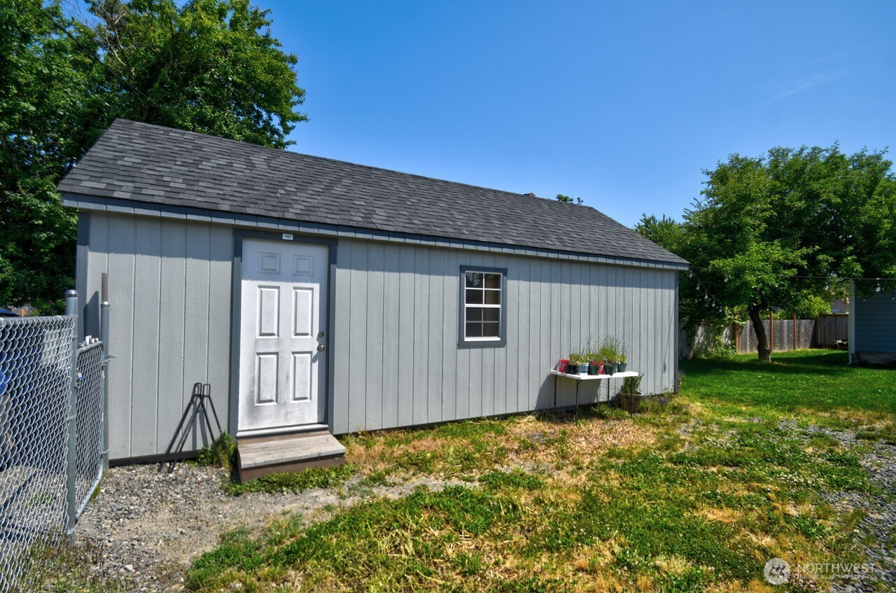 1015 N Pearl Street Property Photo 17
