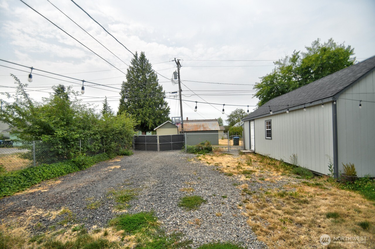 1015 N Pearl Street Property Photo 23