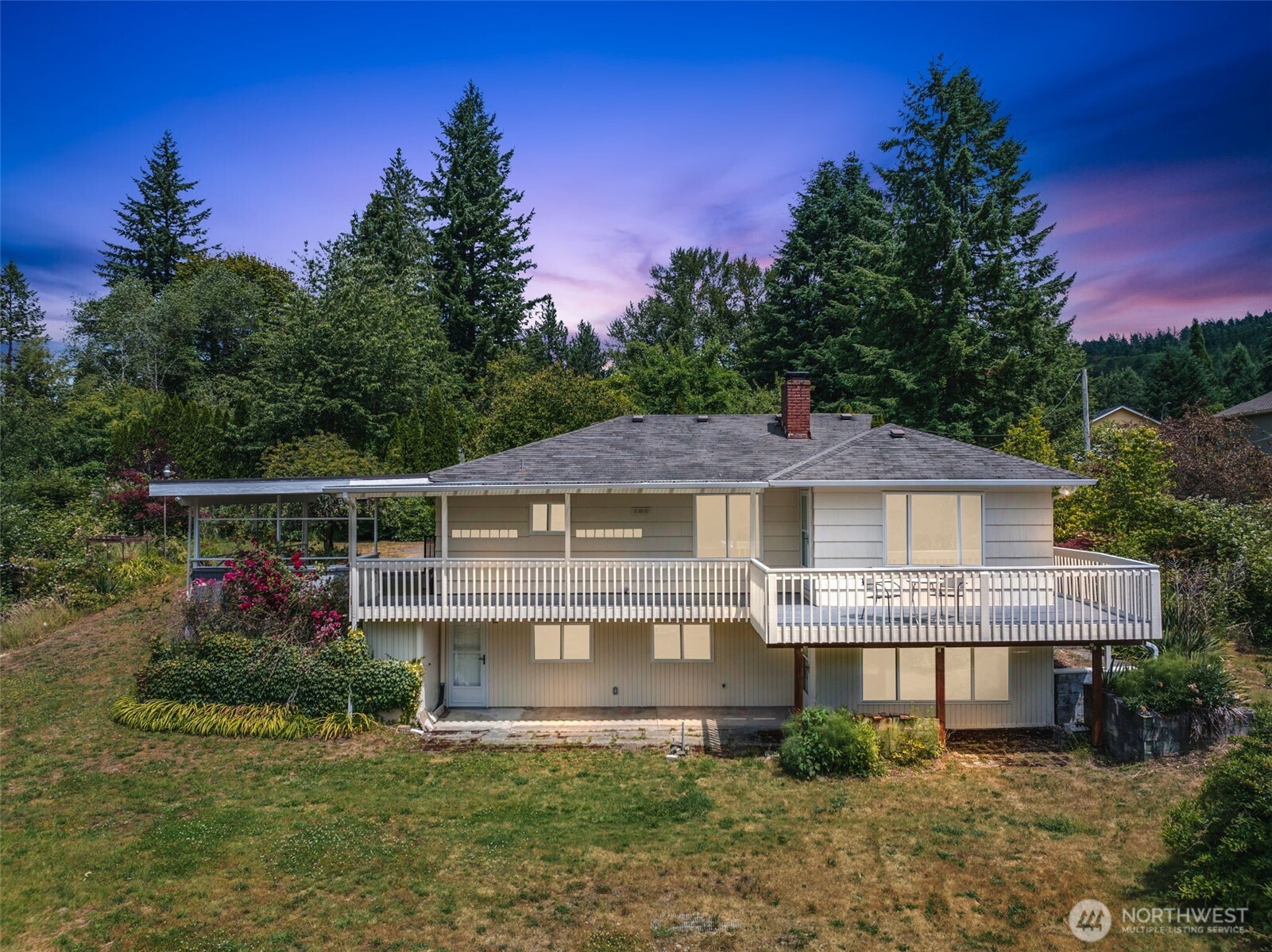 925 Front Street Property Photo 1
