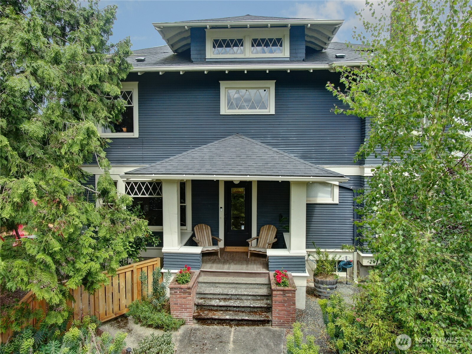5202 S Holly Street Property Photo 1