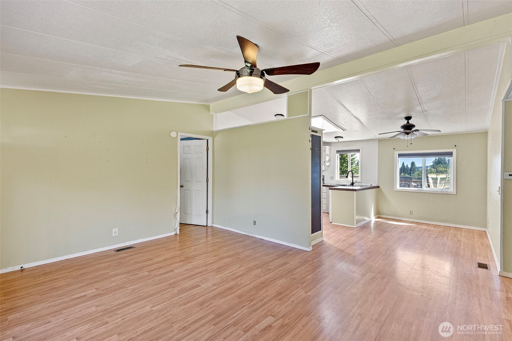 4133 W N Street Property Photo 6