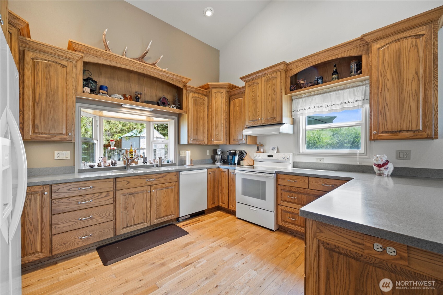 6379 Lewis Peak Road Property Photo 6
