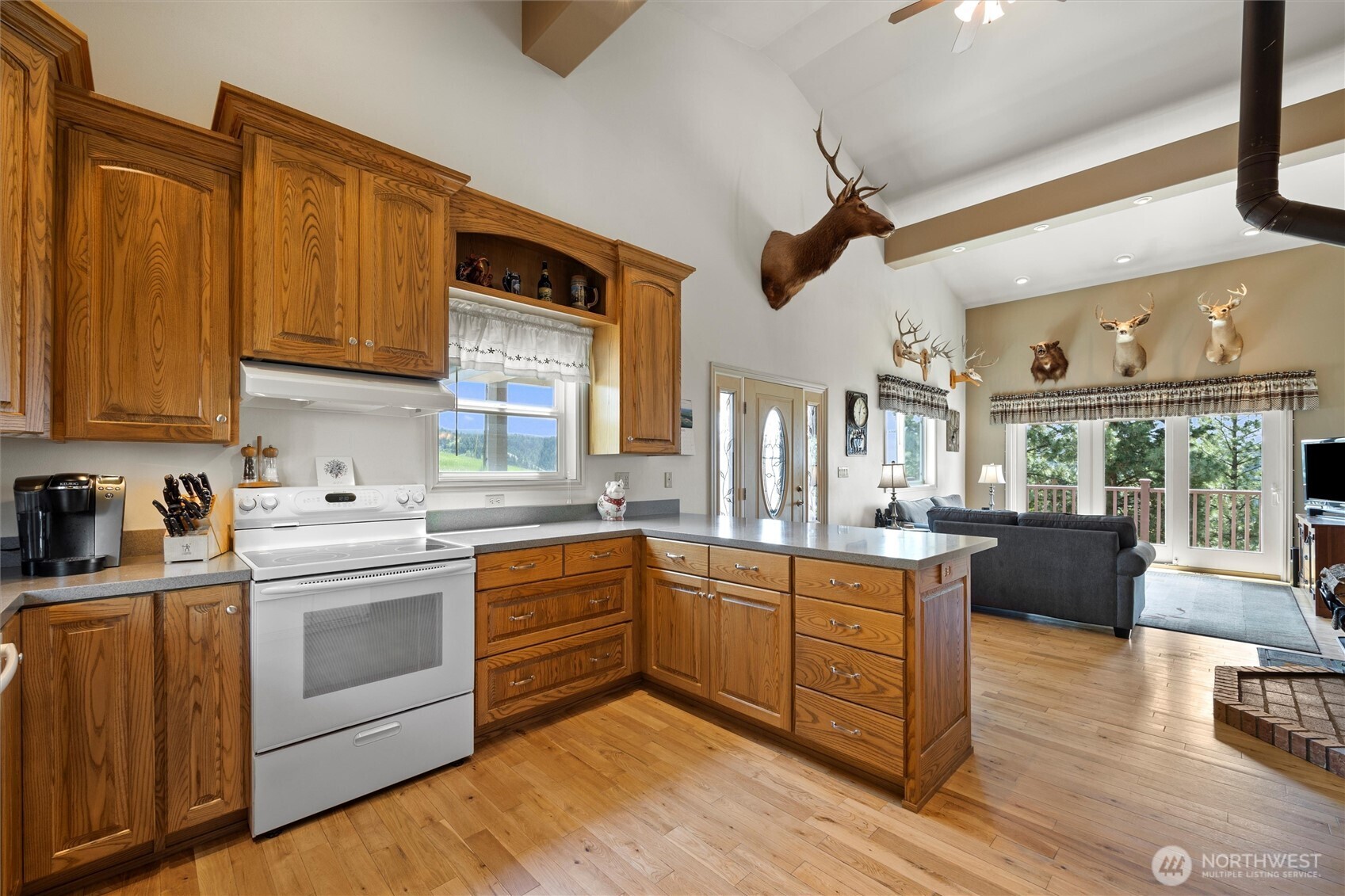 6379 Lewis Peak Road Property Photo 7