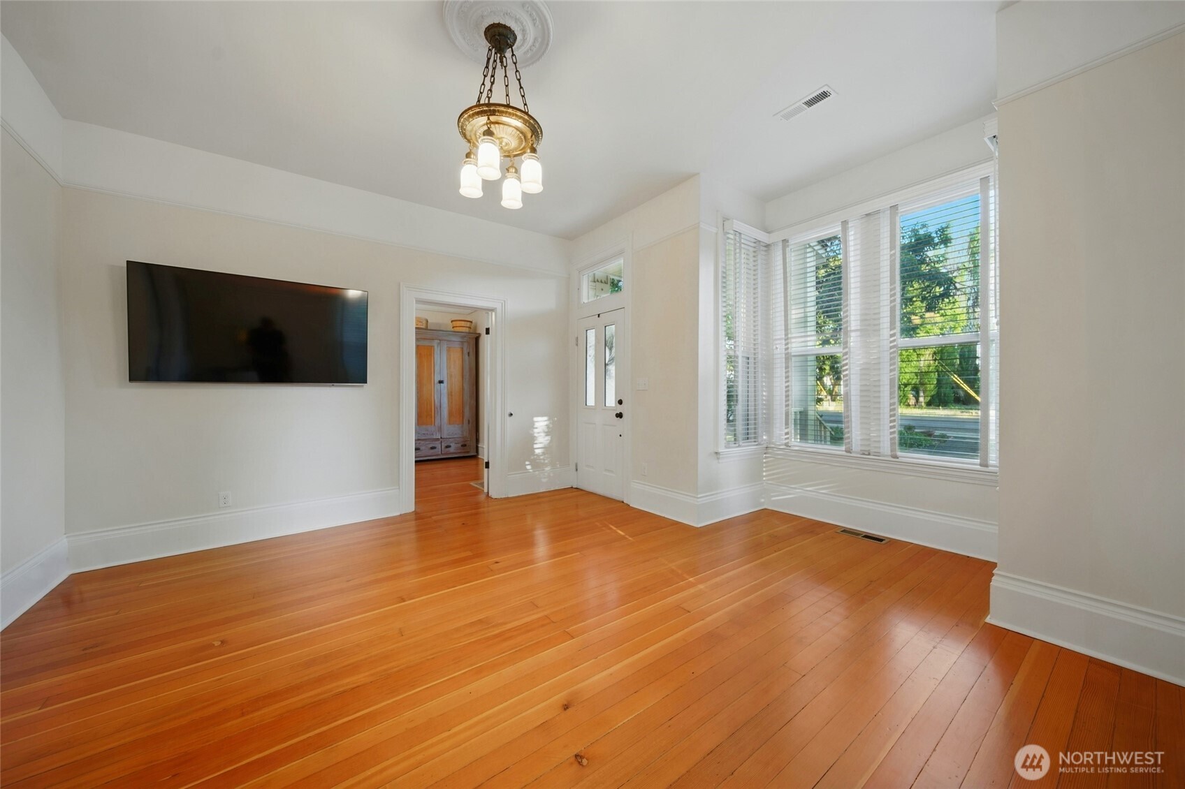 415 Preston Avenue Property Photo 7