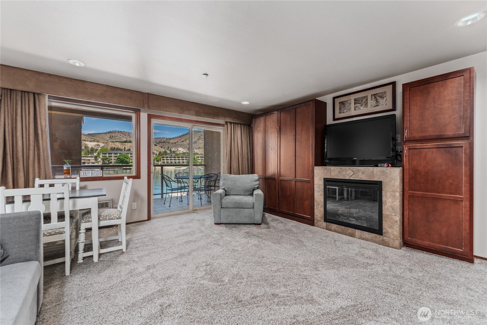 322 W Woodin Avenue 620 Property Photo 4