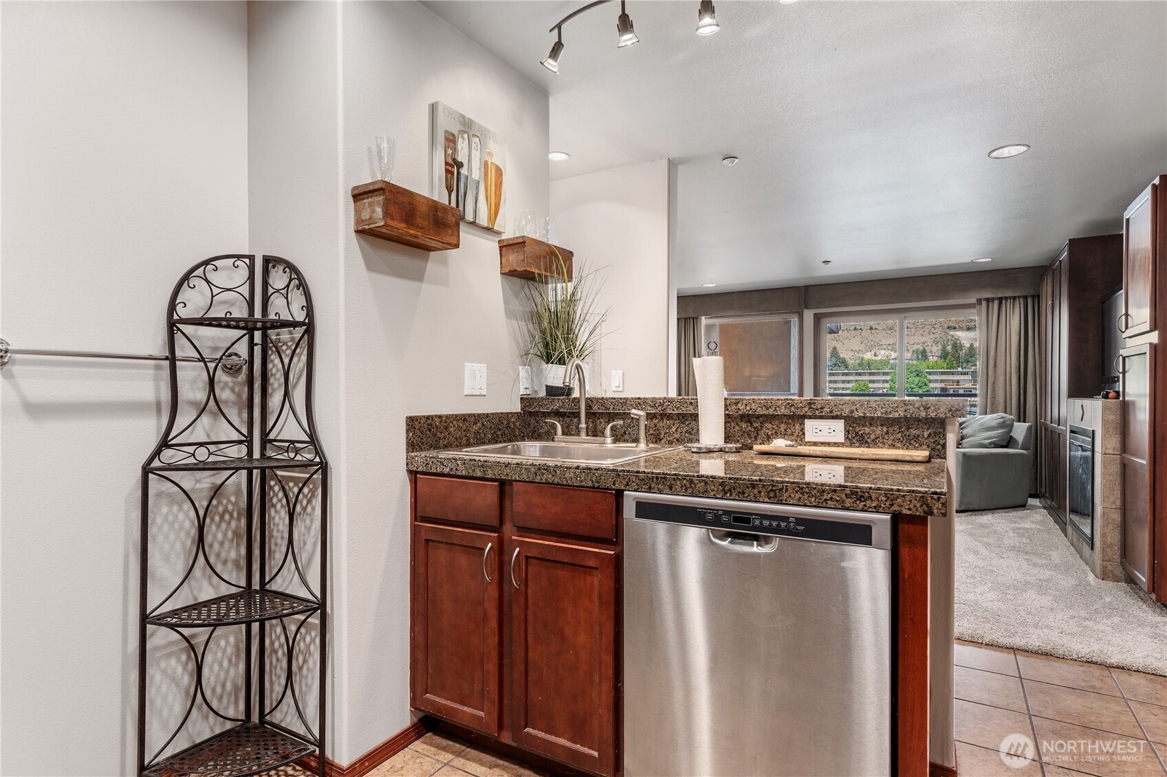 322 W Woodin Avenue 620 Property Photo 7