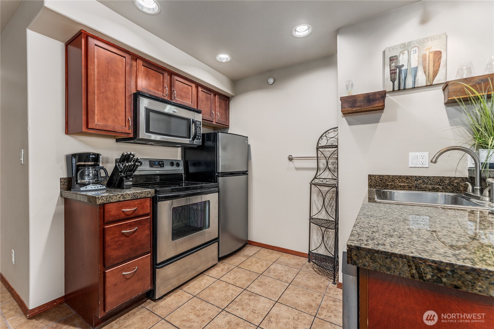 322 W Woodin Avenue 620 Property Photo 8