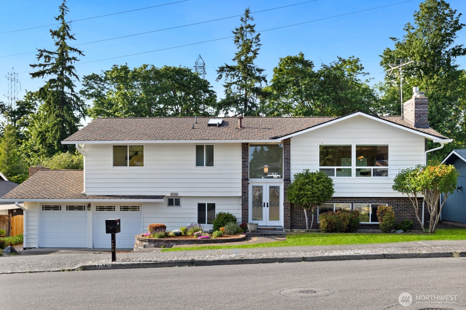 1832 Se 16th Place Property Photo 1