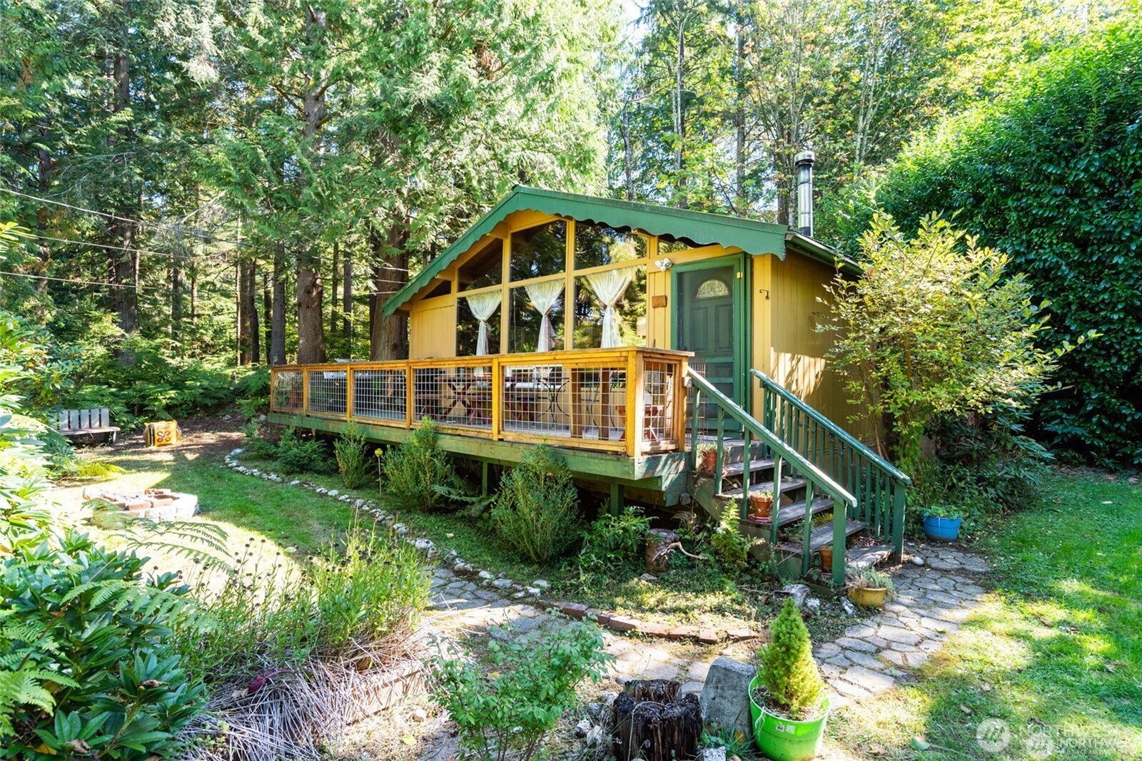 570 Lakeside Dr
