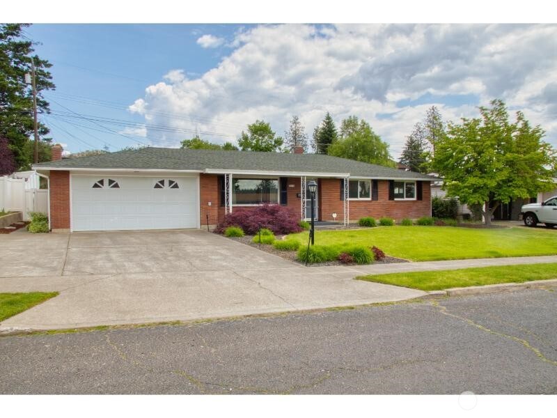 5516 N Fleming Street Property Photo 1