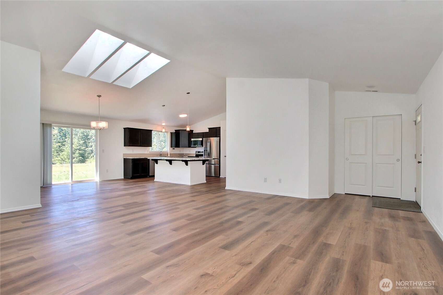 250 Hewitt Road 23 Property Photo 6