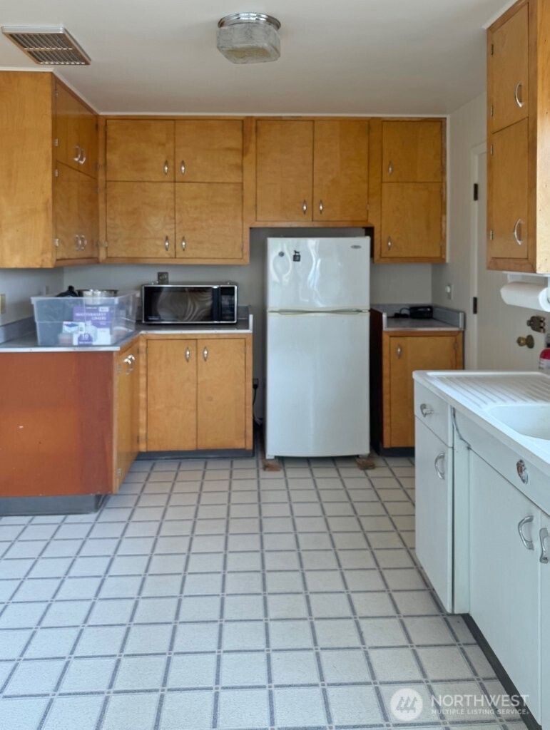 1920 State Avenue Property Photo 4