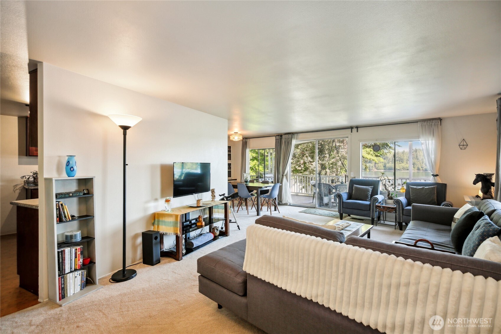 70 E Rustle Way Property Photo 6