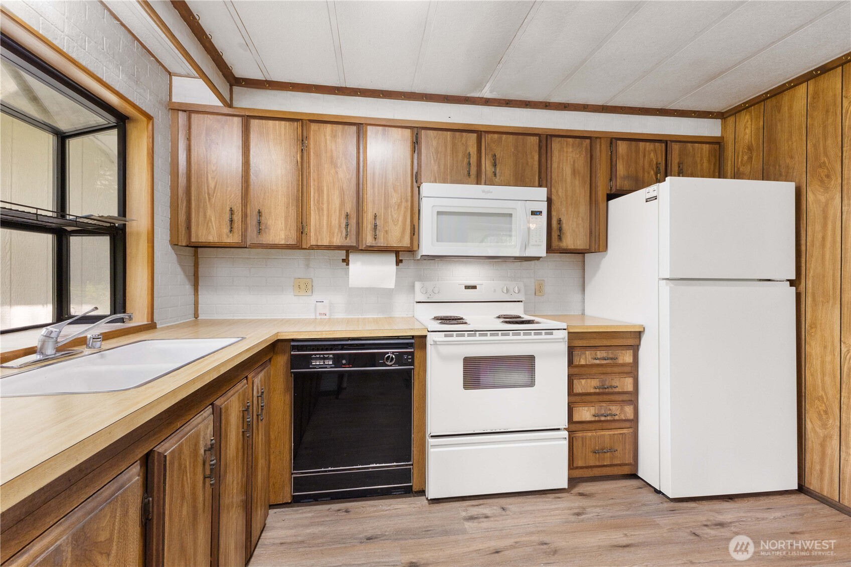 12833 Squaw Wood Lane Property Photo 8