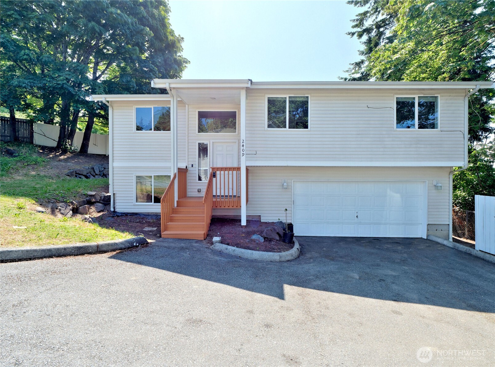 2409 Ne 11th Court Property Photo 1
