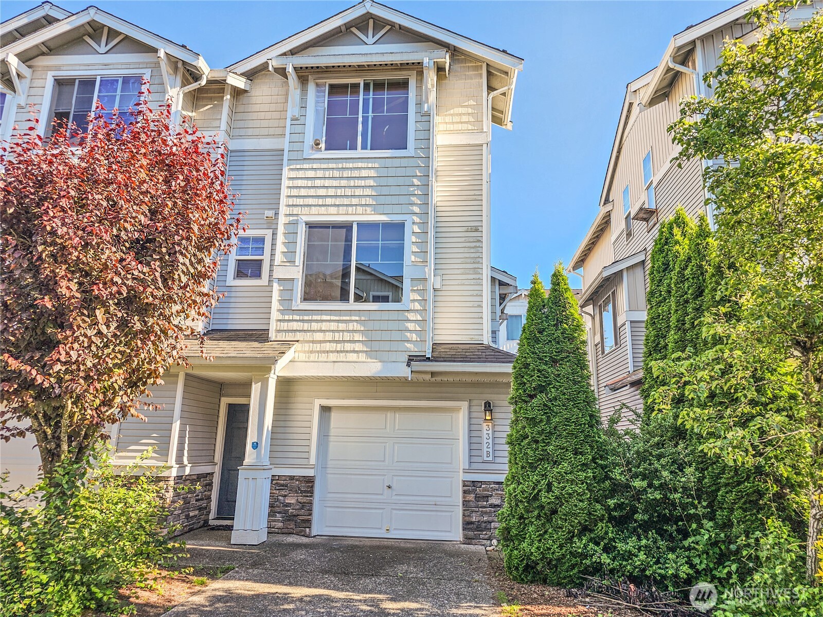 332 126th Place B Property Photo 1