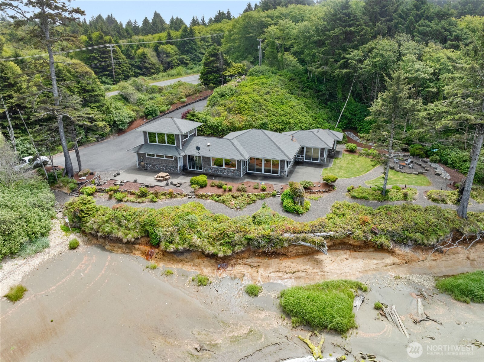 6 Diamond Drive Property Photo 2