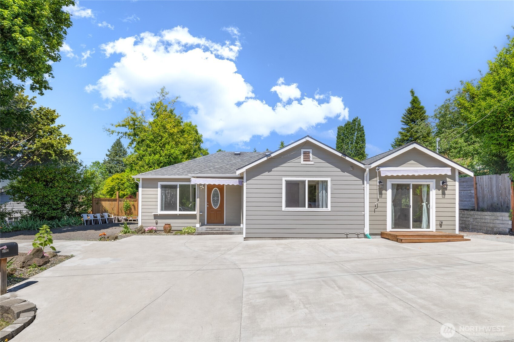 7214 S 120th Street Property Photo 1