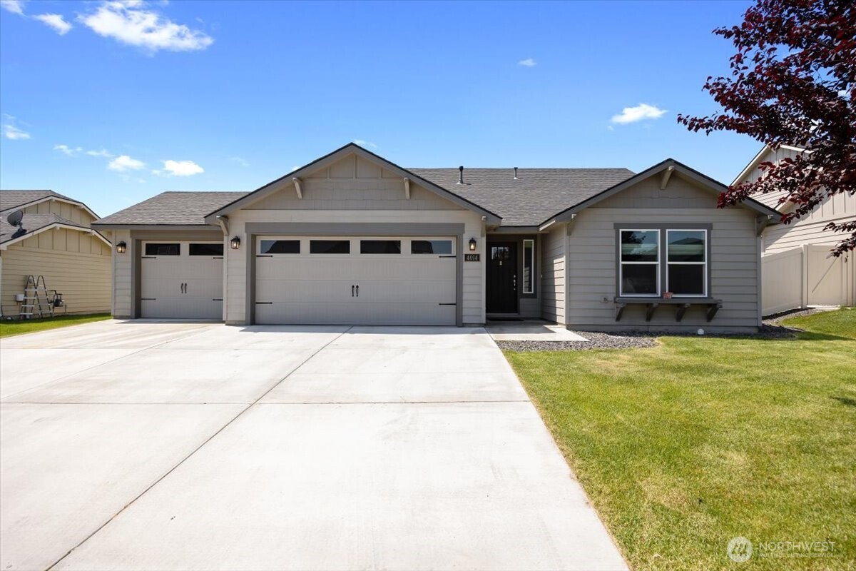 4014 Nitinat Lane Property Photo 1