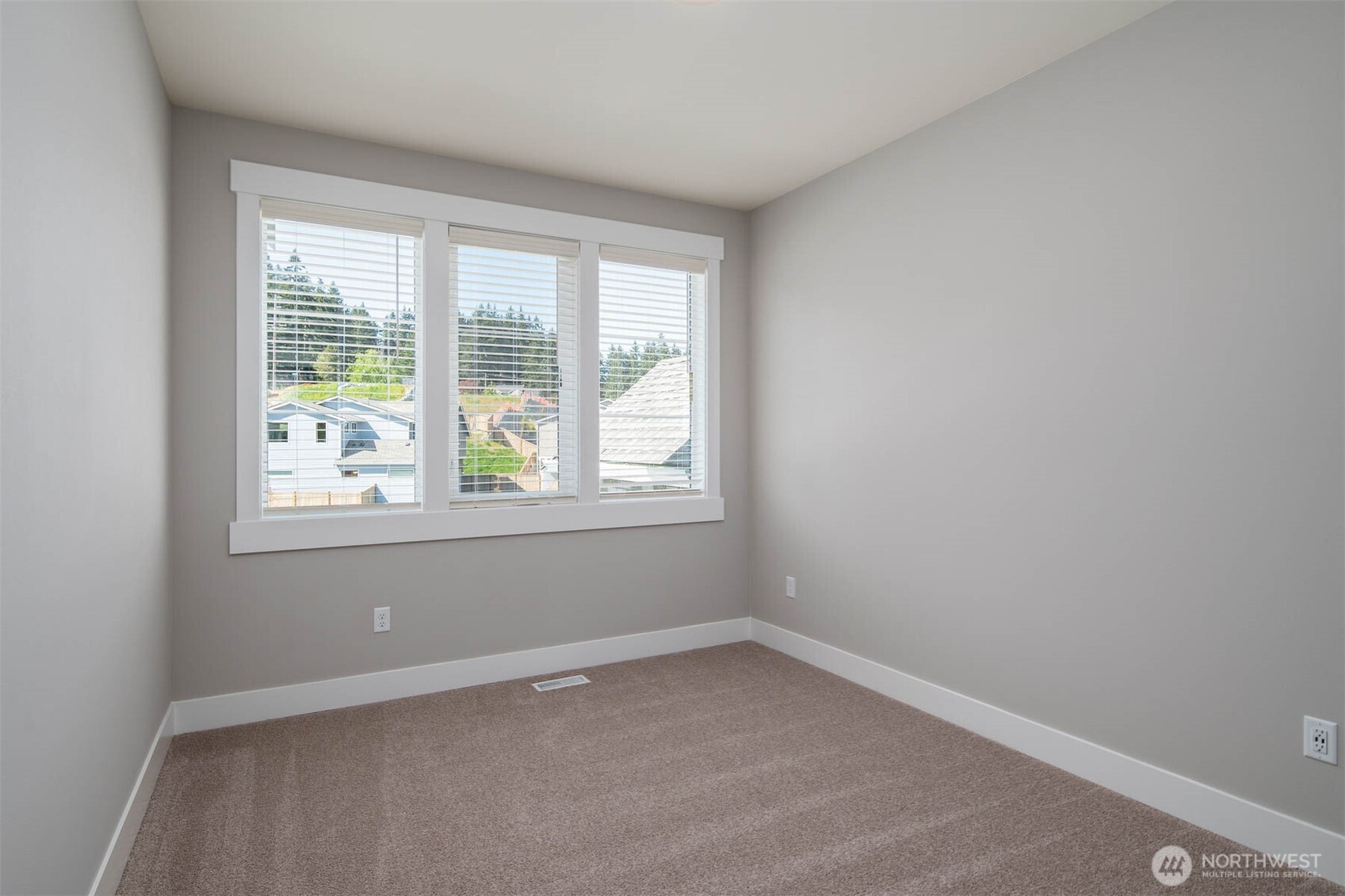 9501 38th Street Property Photo 16