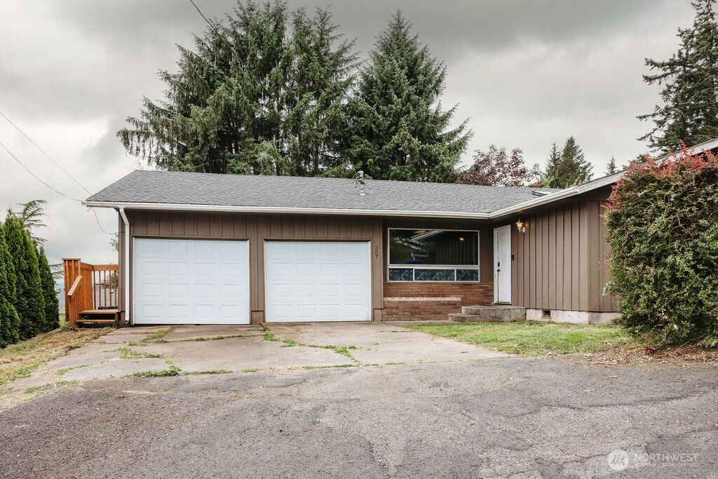 307 N 19th Avenue Property Photo 1