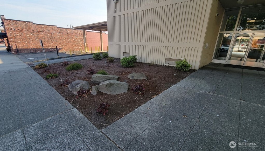 501 N Olympic Avenue Property Photo 3