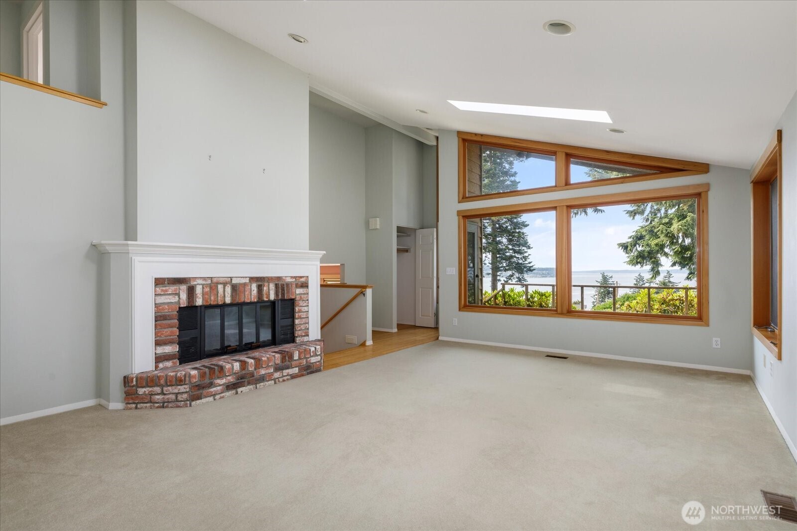 1563 Polnell Road Property Photo 4
