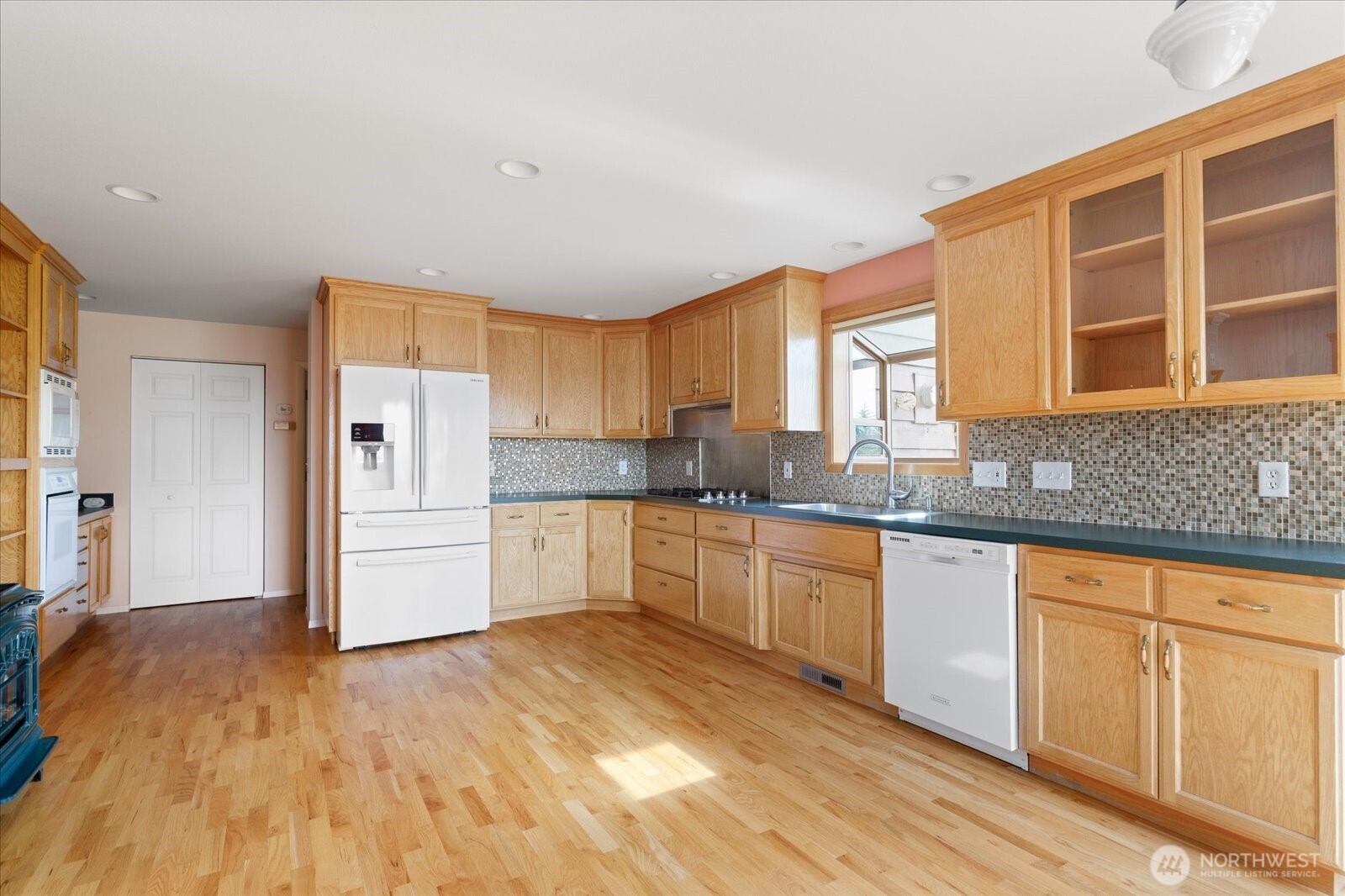 1563 Polnell Road Property Photo 9