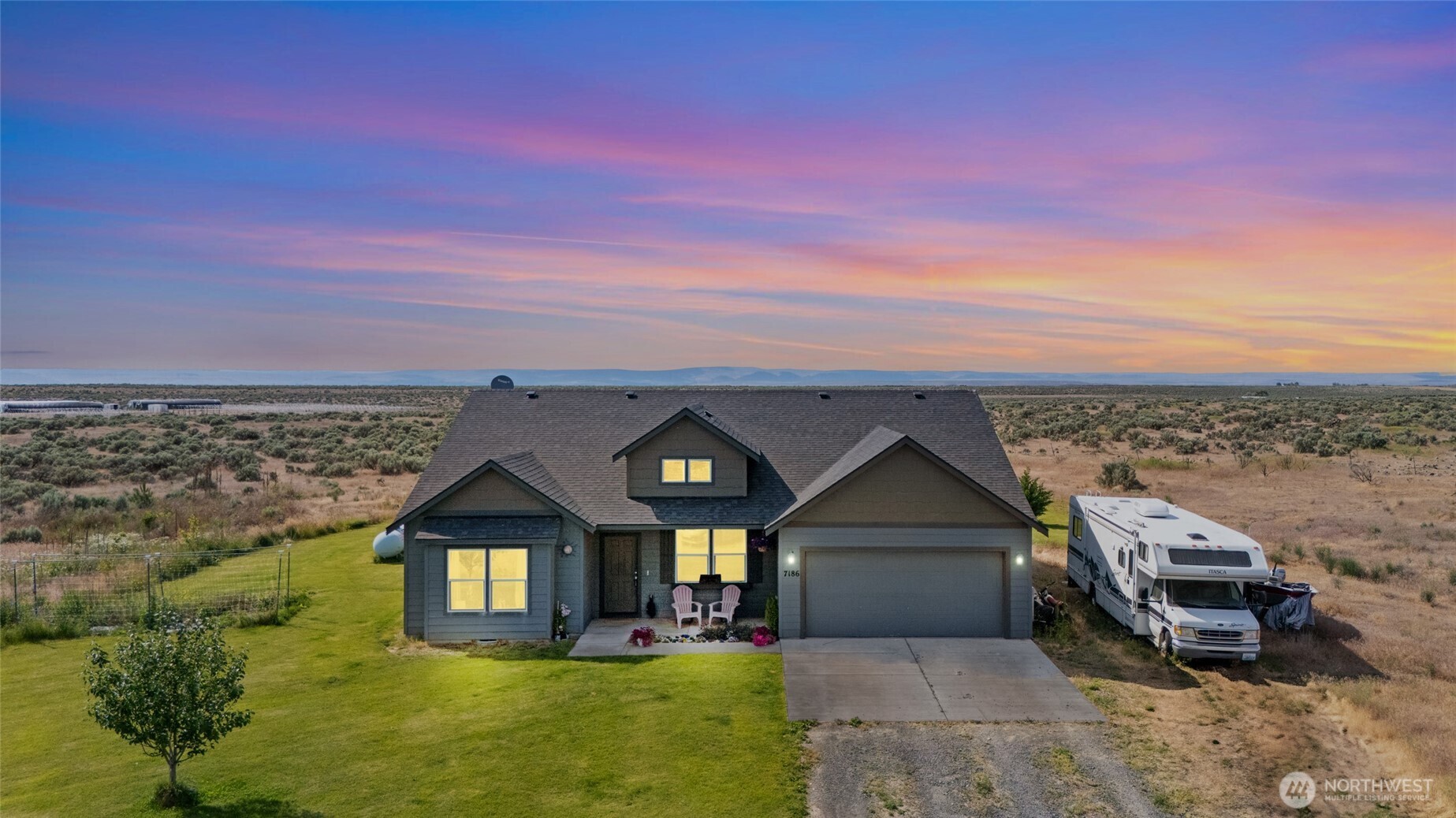 7186 16 Road Property Photo 1