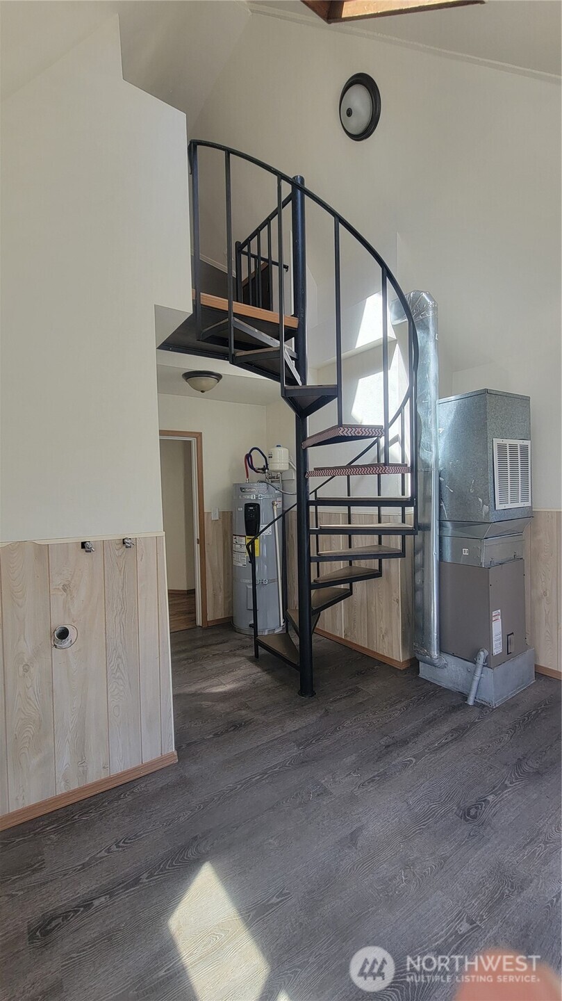 1618 112th Street Property Photo 4
