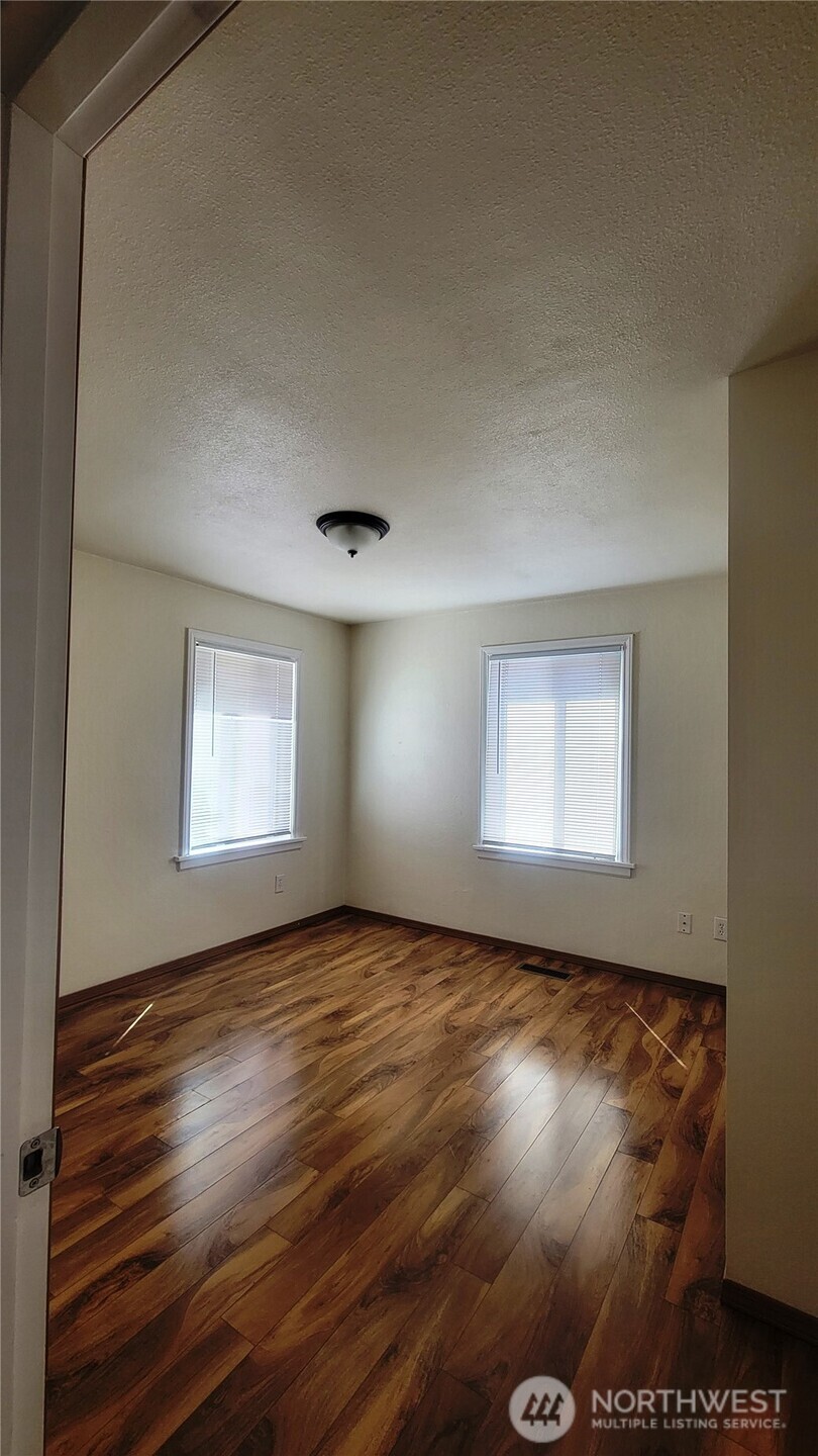 1618 112th Street Property Photo 14