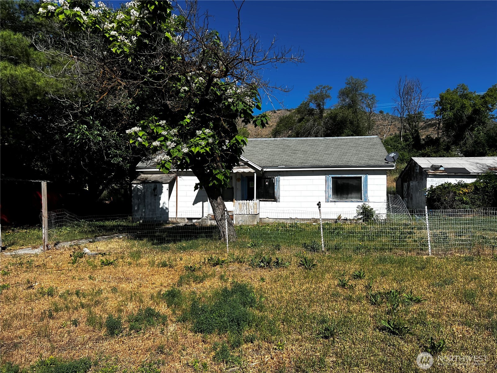 2405 Elmway