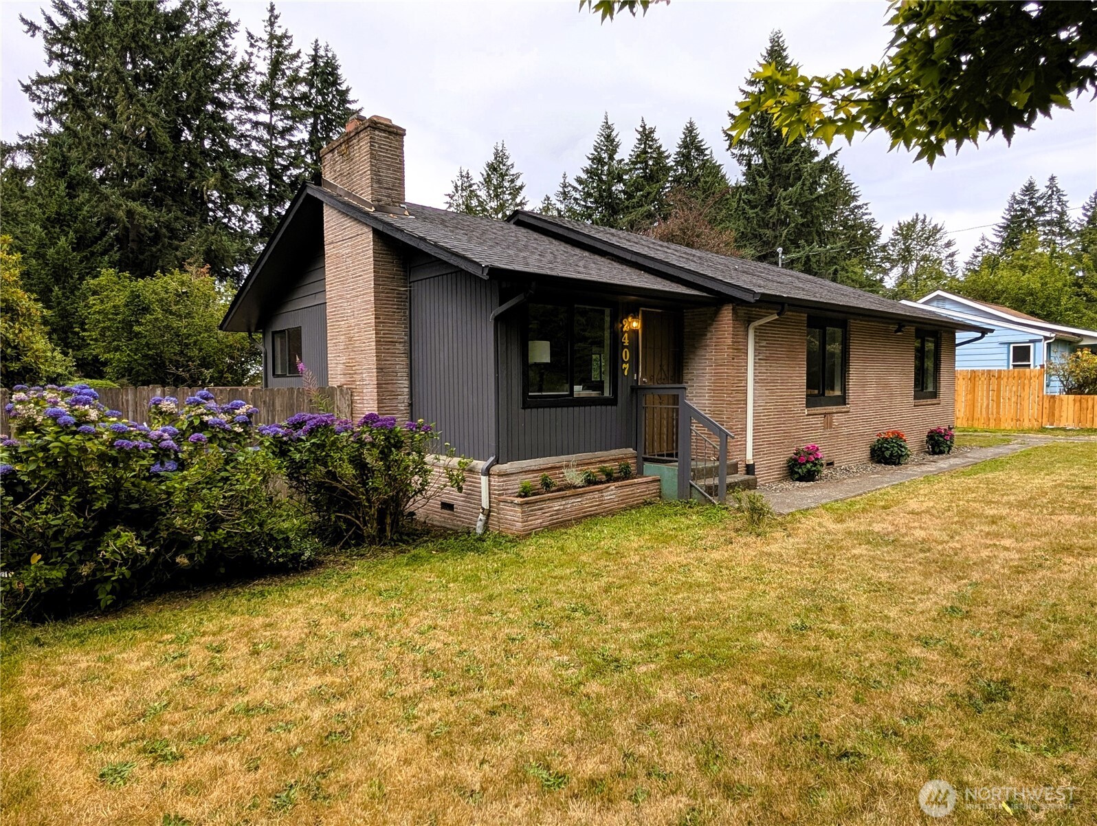 2407 Elliott Avenue Property Photo 1