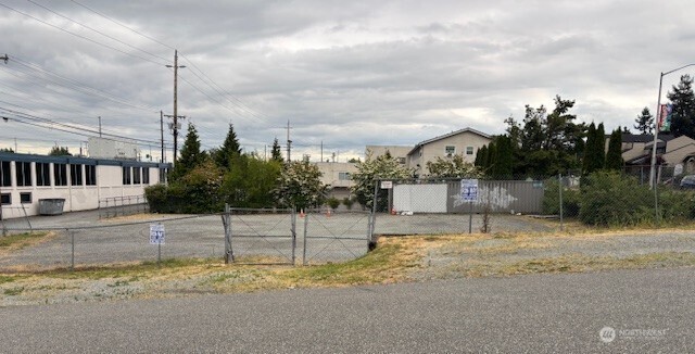 3401 Broadway Ave Property Photo 3