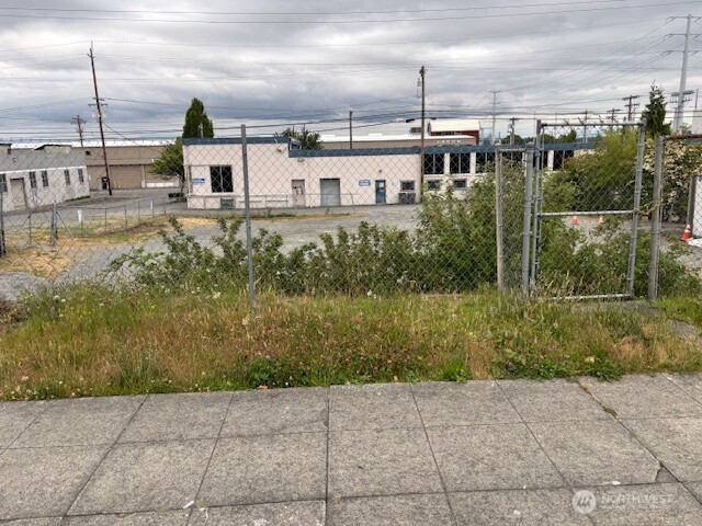 3401 Broadway Ave Property Photo 5