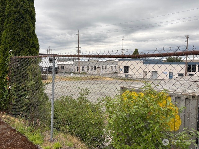 3401 Broadway Ave Property Photo 6