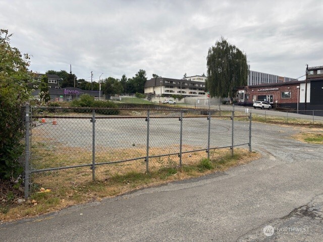 3401 Broadway Ave Property Photo 7