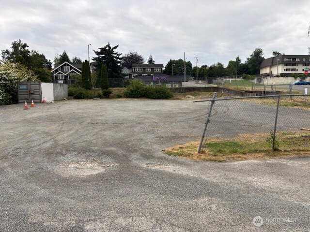 3401 Broadway Ave Property Photo 8