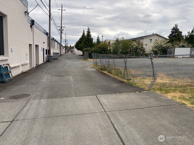 3401 Broadway Ave Property Photo 9