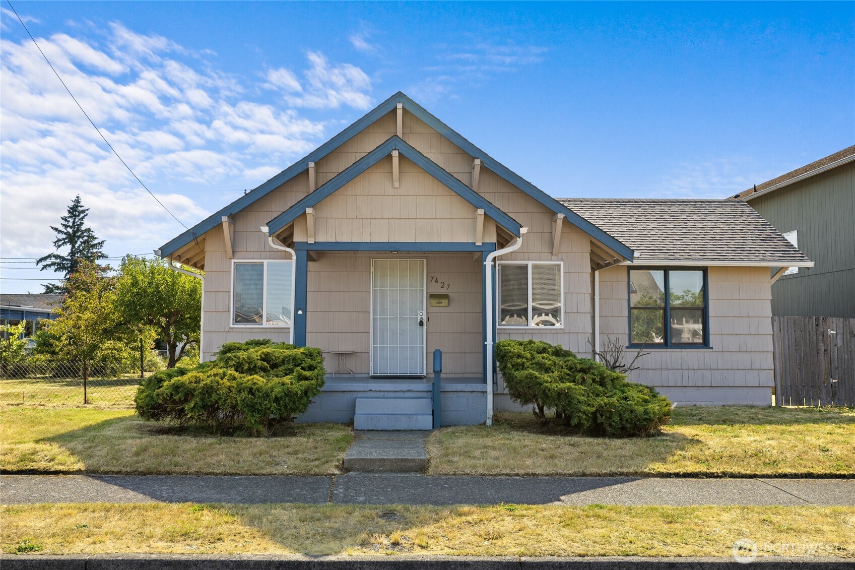 7427 S Warner Street Property Photo 1